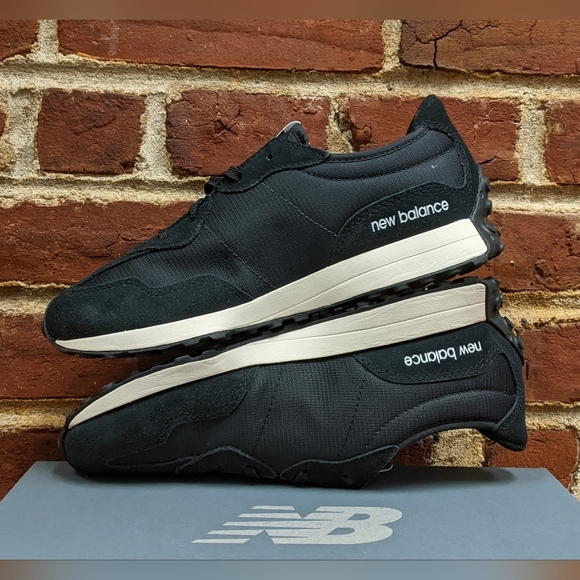 ⚡SOLD⚡NWB New Balance 327 in Black + White (Wmn's 8/Kids 6.5) - Picture 4 of 9
